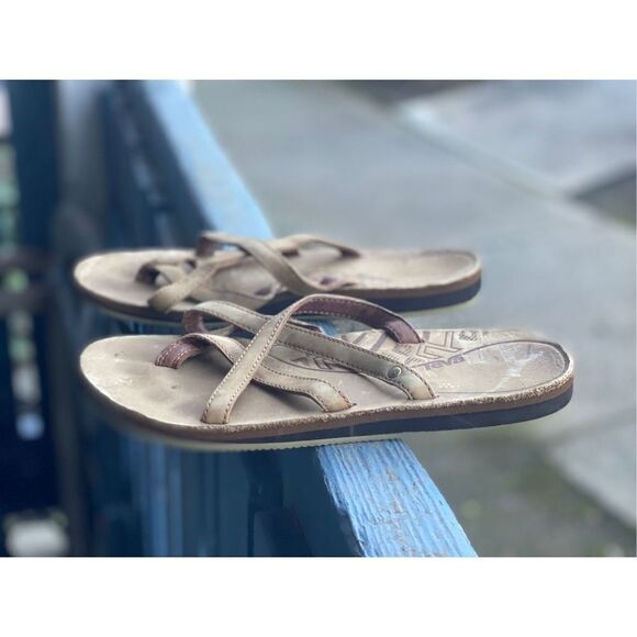 Teva Women’s Olowahu Leather Bison Sandals Sz 8 US - Picture 1 of 9